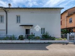 Casa Bi/Trifamiliare in Residenziale