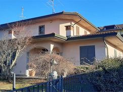 Casa Bi/Trifamiliare in Residenziale