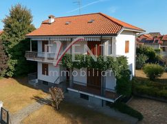 Casa Bi/Trifamiliare in Residenziale