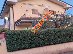 Casa Bi/Trifamiliare in Residenziale
