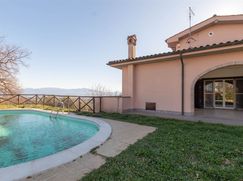 Casa Bi/Trifamiliare in Residenziale