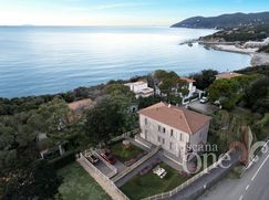 Casa Bi/Trifamiliare in Residenziale