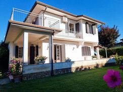 Casa Bi/Trifamiliare in Residenziale
