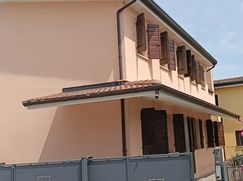 Casa Bi/Trifamiliare in Residenziale