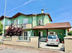 Casa Bi/Trifamiliare in Residenziale