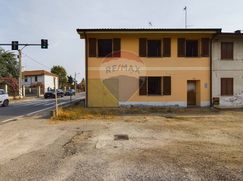 Casa Bi/Trifamiliare in Residenziale