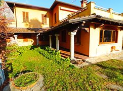 Casa Bi/Trifamiliare in Residenziale