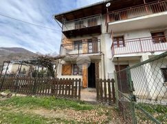 Casa Bi/Trifamiliare in Residenziale