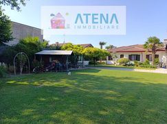 Casa Bi/Trifamiliare in Residenziale