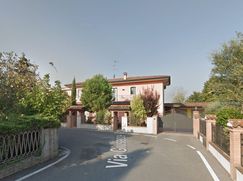 Casa Bi/Trifamiliare in Residenziale