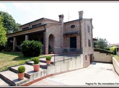 Casa Bi/Trifamiliare in Residenziale