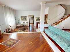 Casa Bi/Trifamiliare in Residenziale