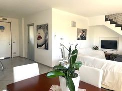 Casa Bi/Trifamiliare in Residenziale