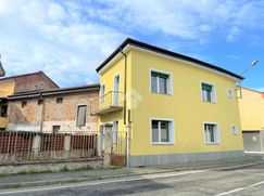 Casa Bi/Trifamiliare in Residenziale
