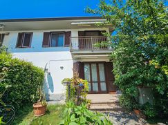 Casa Bi/Trifamiliare in Residenziale