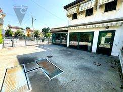 Negozio/Locale commerciale in Commerciale