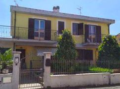 Casa Bi/Trifamiliare in Residenziale