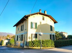 Casa Bi/Trifamiliare in Residenziale