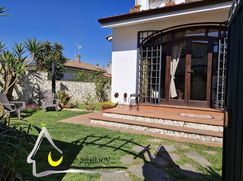 Casa Bi/Trifamiliare in Residenziale