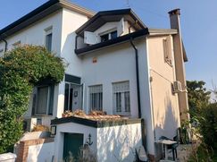 Casa Bi/Trifamiliare in Residenziale