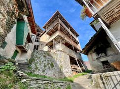 Casa Bi/Trifamiliare in Residenziale