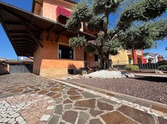 Casa Bi/Trifamiliare in Residenziale