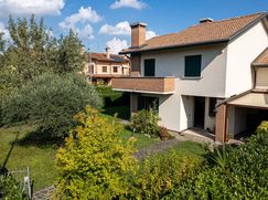 Casa Bi/Trifamiliare in Residenziale