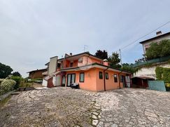 Casa Bi/Trifamiliare in Residenziale