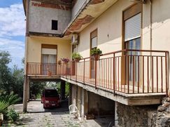 Casa Bi/Trifamiliare in Residenziale