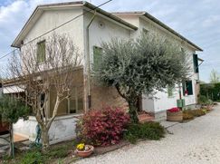 Casa Bi/Trifamiliare in Residenziale