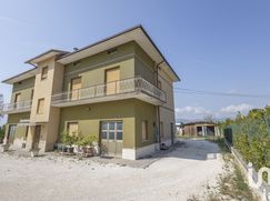 Casa Bi/Trifamiliare in Residenziale