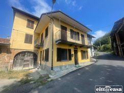 Casa Bi/Trifamiliare in Residenziale