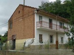 Casa Bi/Trifamiliare in Residenziale