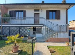 Casa Bi/Trifamiliare in Residenziale