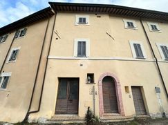 Casa Bi/Trifamiliare in Residenziale