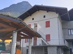 Casa Bi/Trifamiliare in Residenziale