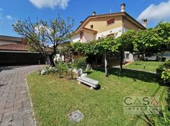 Casa Bi/Trifamiliare in Residenziale