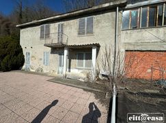 Casa Bi/Trifamiliare in Residenziale