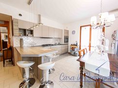 Casa Bi/Trifamiliare in Residenziale