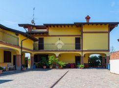 Casa Bi/Trifamiliare in Residenziale