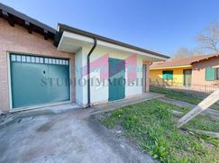 Casa Bi/Trifamiliare in Residenziale
