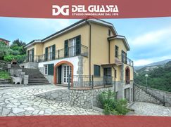 Casa Bi/Trifamiliare in Residenziale