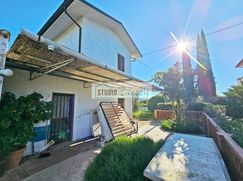 Casa Bi/Trifamiliare in Residenziale