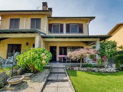 Casa Bi/Trifamiliare in Residenziale