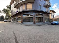 Negozio/Locale commerciale in Commerciale