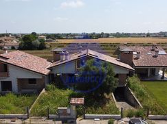 Casa Bi/Trifamiliare in Residenziale
