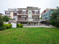 Casa Bi/Trifamiliare in Residenziale
