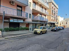 Negozio/Locale commerciale in Commerciale