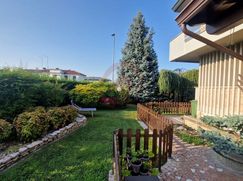Casa Bi/Trifamiliare in Residenziale