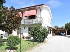 Casa Bi/Trifamiliare in Residenziale